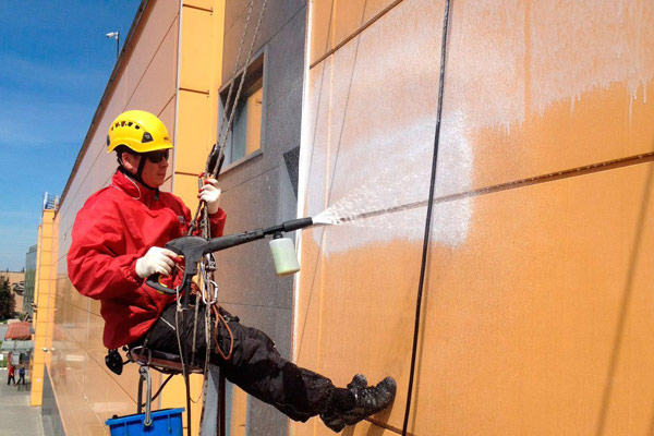 Мойка фасадов             Удаление высолов