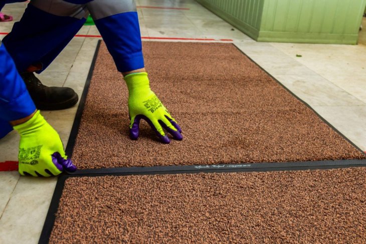 Аренда или замена грязезащитных покрытий