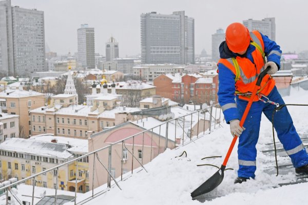 Уборка снега с крыш и удаление наледи с карнизов